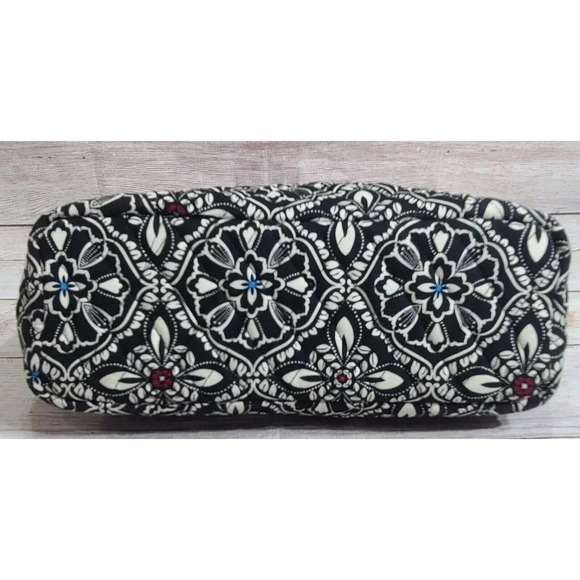 Vera Bradley Barcelona Bag Handbag Black White Floral Zipper Closure Quilted - Picture 5 of 14
